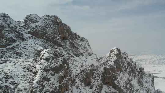 青海互助龙王山雪山树木航拍视频