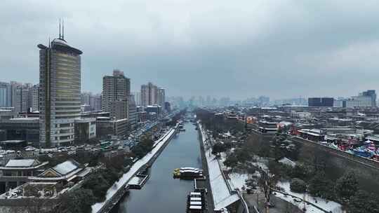 航拍陕西省西安市西安城墙下的护城河雪景