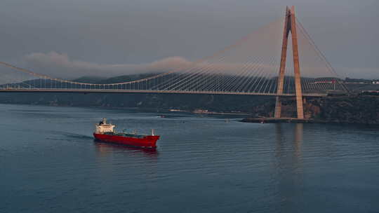伊斯坦布尔博斯普鲁斯海峡的海景视频素材模板下载