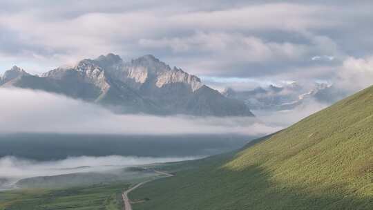 经典年保玉则山坡左移发现神山