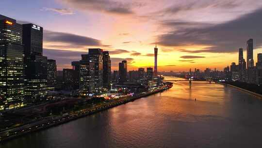 广州珠江边璀璨的城市夜景