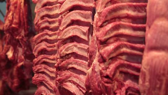 市场卖牛肉猪肉排骨档口 (21)视频素材模板下载