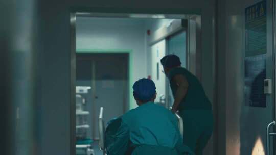 手术推车 医生做手术   急救