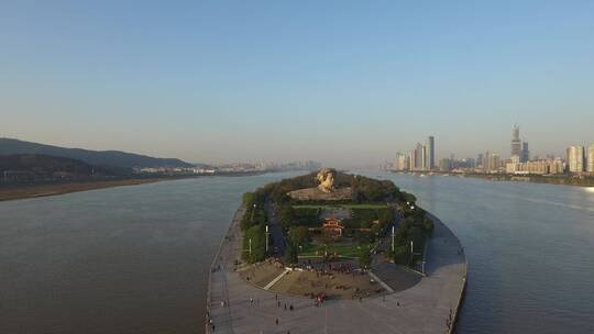 湖南长沙航拍 橘子洲头 伟人雕塑 湘江 城市