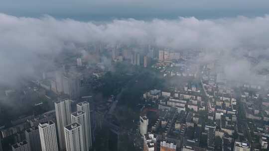 下降穿云城市航拍街道交通建筑楼群居民社区