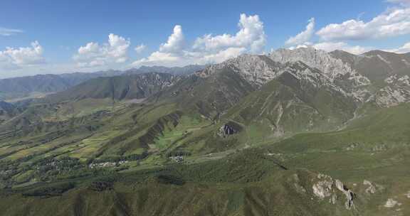 青海互助龙王山山峰树木蓝天白云航拍视频