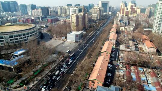 白天交通繁忙的北京城市景观