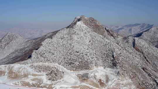 内蒙古呼和浩特马鬃山滑雪场缆车雪景航拍