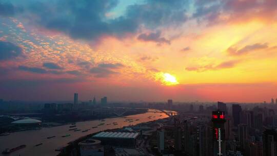 黄浦江上的夕阳