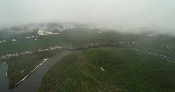 航拍大兴安岭春季原始森林极端天气降雪