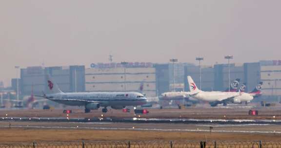 杭州萧山机场各航空公司飞机起飞降落