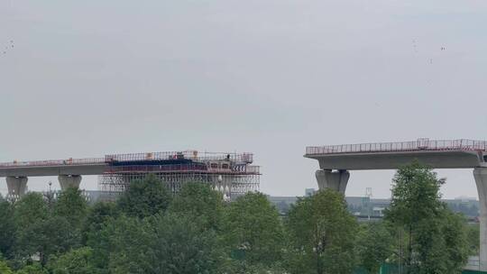城市高楼林立车流高速路桥梁施工视频素材模板下载