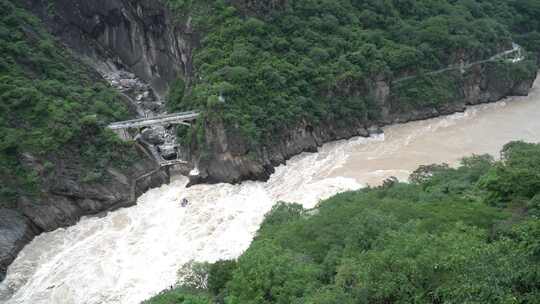 虎跳峡汹涌的金沙江视频素材模板下载