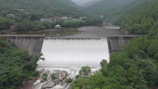 雨后泰山，悬崖飞瀑，高山流水，