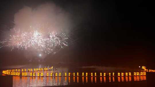 阳朔漓江遇龙河烟火金龙巡游夜景