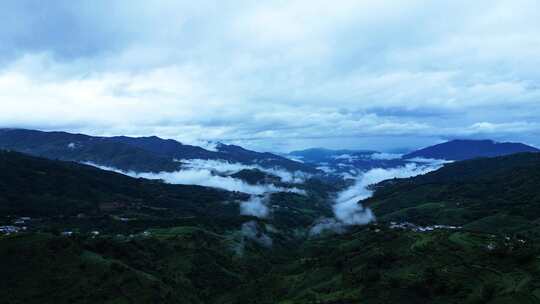 山川 云雾 自然风景 美丽村庄  雨后