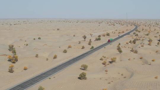 航拍新疆塔克拉玛干沙漠公路旅行