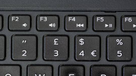 顶视图手指按压3键键盘