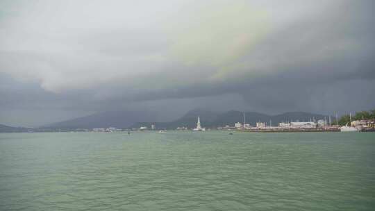 兰卡威海洋海岛下雨