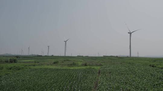 4k 航拍乡村田园涡轮风力发电机