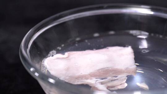 【镜头合集】酸性液体腐蚀肉类实验