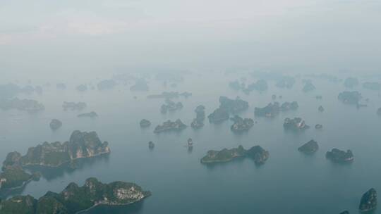 海面波光粼粼群岛