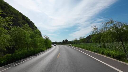 汽车第一视角公路沿途风景美丽公路