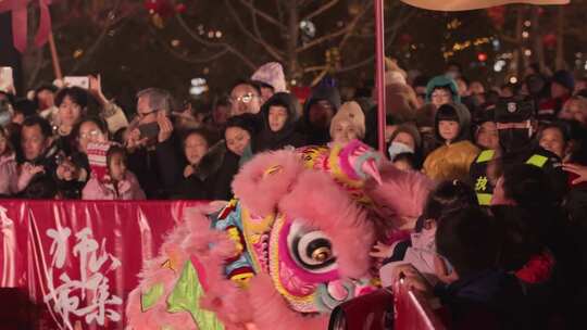 喜庆祥和的舞狮表演