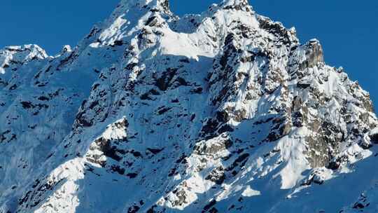 航拍西藏昌都然乌湖旁的雪山