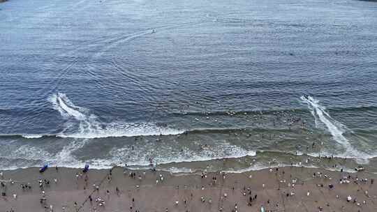 海边沙滩游玩人群南澳岛青澳湾航拍