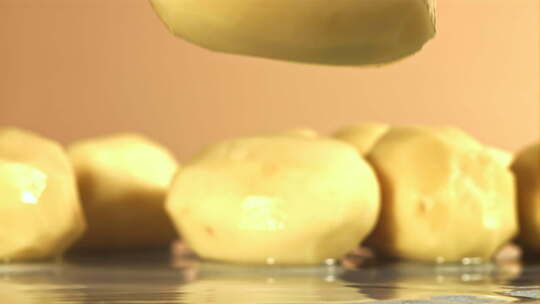 新鲜土豆加工特写慢动作镜头
