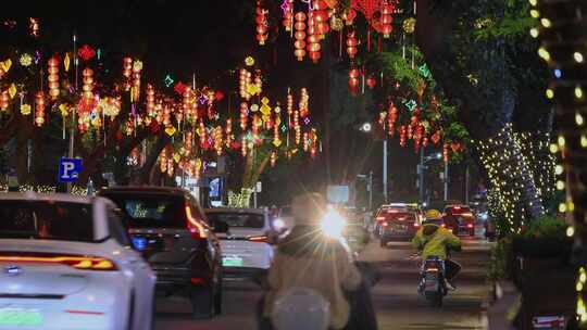 蛇年新春街道夜晚彩灯新年氛围