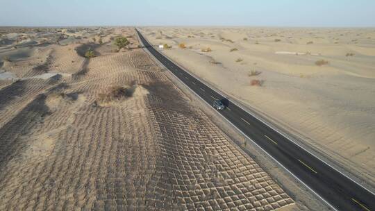 原创 新疆塔克拉玛干沙漠公路航拍景观