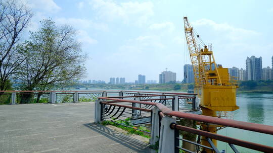 南宁邕江上尧码头起重机 工业主题公园