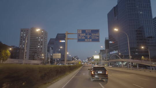 北京国贸三环夜景 汽车行驶在三环国贸