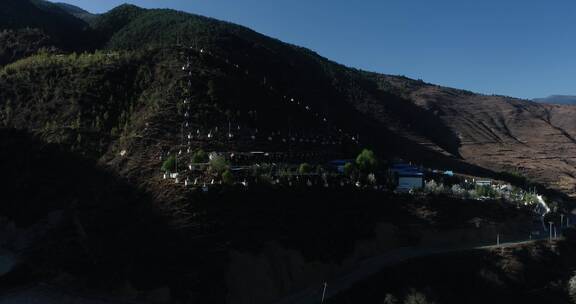 藏区航拍特大地寺庙湖水牛羊马群森林房屋