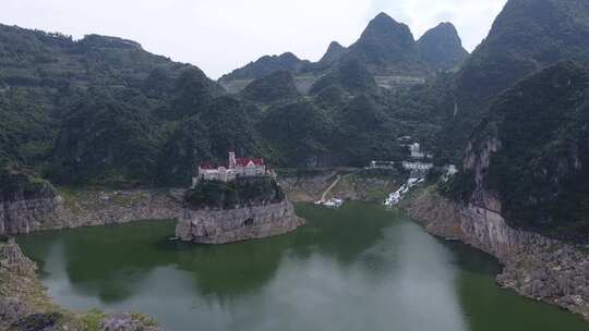 航拍贵州万峰湖城堡山水风光大气景色