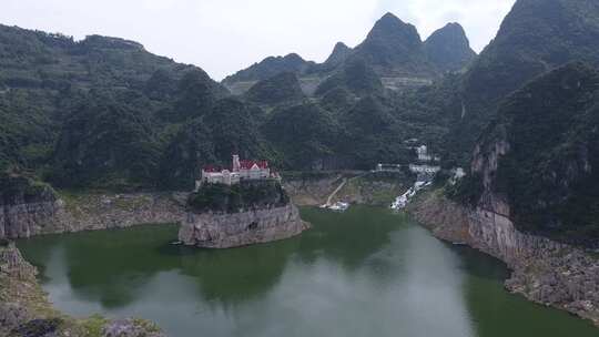 航拍贵州万峰湖城堡山水风光大气景色视频素材模板下载