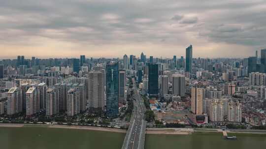 武汉阴天下雨城市航拍延时