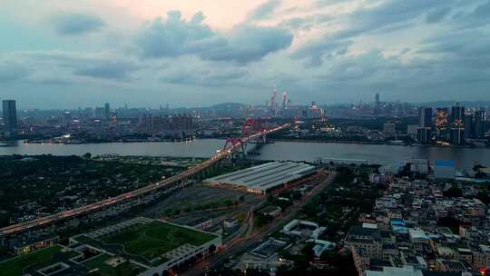 广州塔夜景鸟瞰，繁华都市灯火璀璨