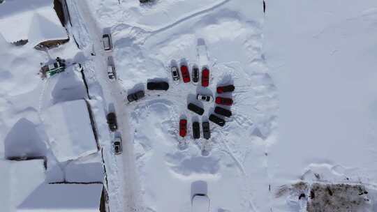 航拍冬季新疆阿勒泰禾木雪景雪山森林村落