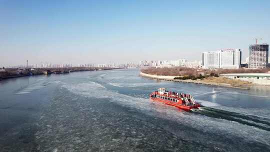 冬季海河冰面游船城市旅游风光