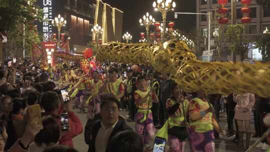 窦州里市民广场人山人海