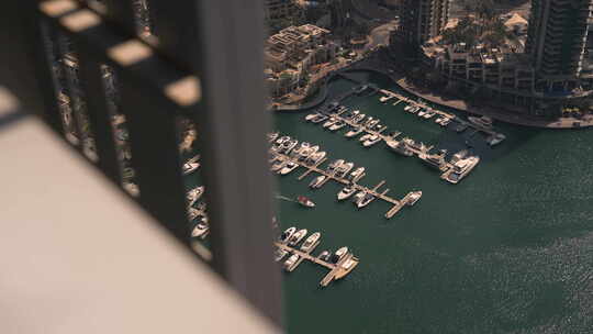 迪拜码头港口的游艇