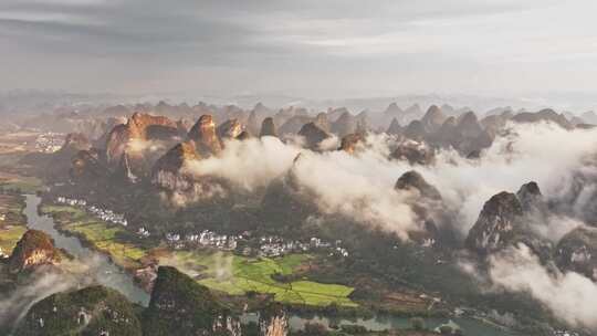 桂林喀斯特地貌阳朔风光雨后云海风光