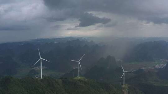 4K航拍风车山风力发电、绿色清洁能源