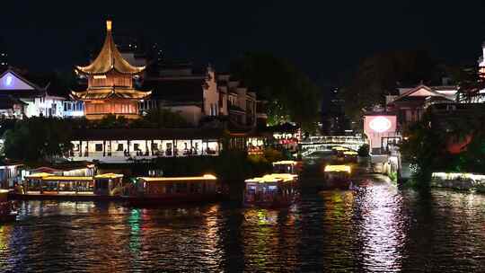 南京秦淮河夜景游船画面