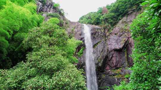 浙江宁波宁海雁苍山瀑布风景航拍