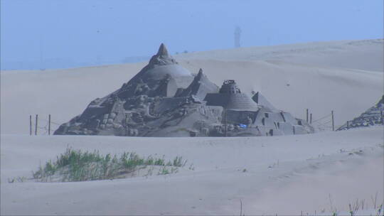 宁夏 沙漠中的城堡沙雕  绿植 中景 大风视频素材模板下载