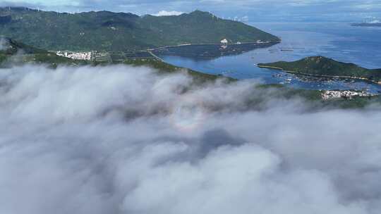 海上岛屿清晨云雾缭绕云海航拍